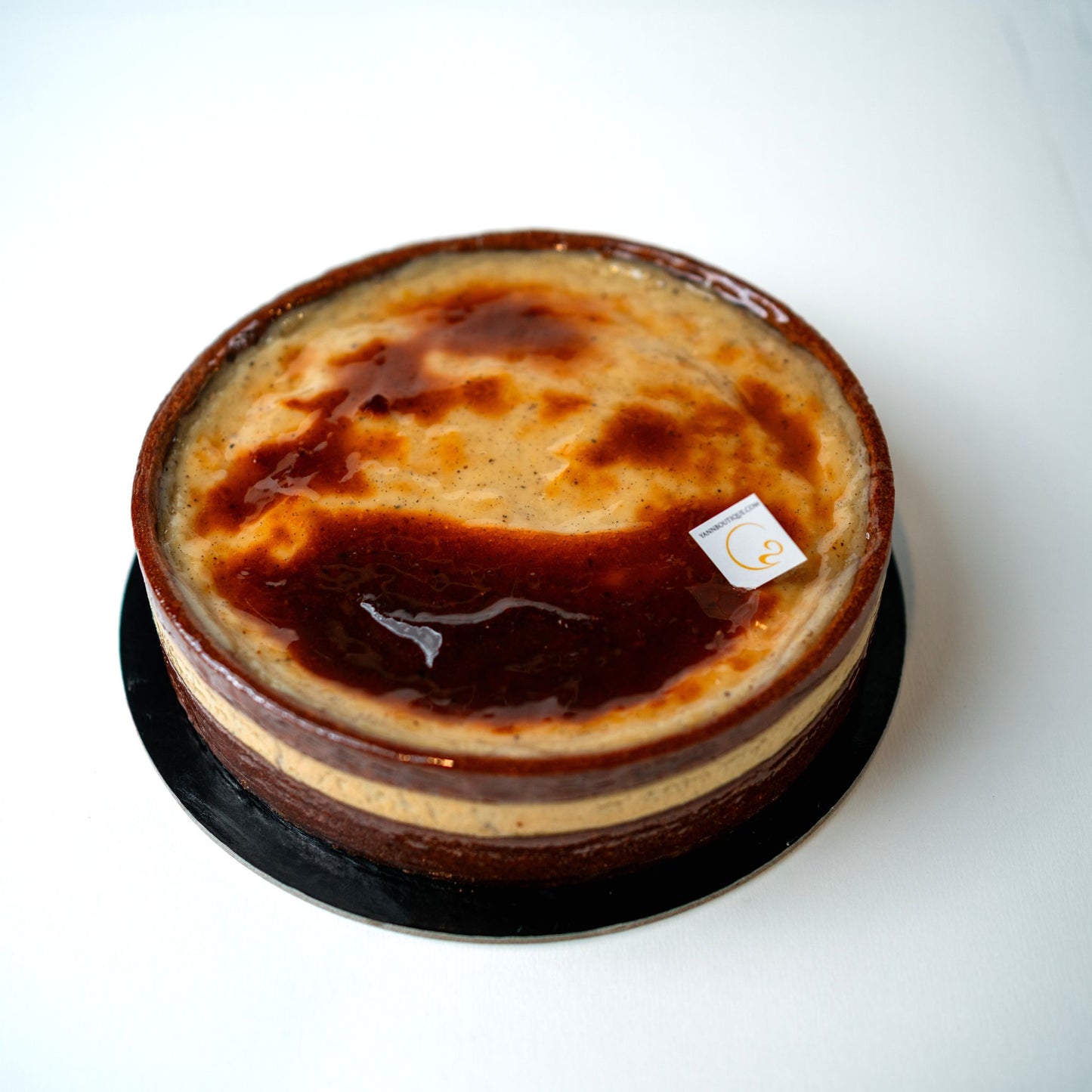 Yann Haute Patisserie, French patisserie, handmade macarons, natural macarons, gluten-free macarons, custom cakes, artisan chocolates, French desserts, bake-at-home croissants, frozen desserts, best ice cream, pastry delivery, order macarons online, wedding desserts, macarons for events, birthday cakes, natural ingredient pastries, artisan bakery, unique desserts, luxury bakery, Christmas desserts, Valentine’s Day macarons, vegan dessert, low-sugar desserts.