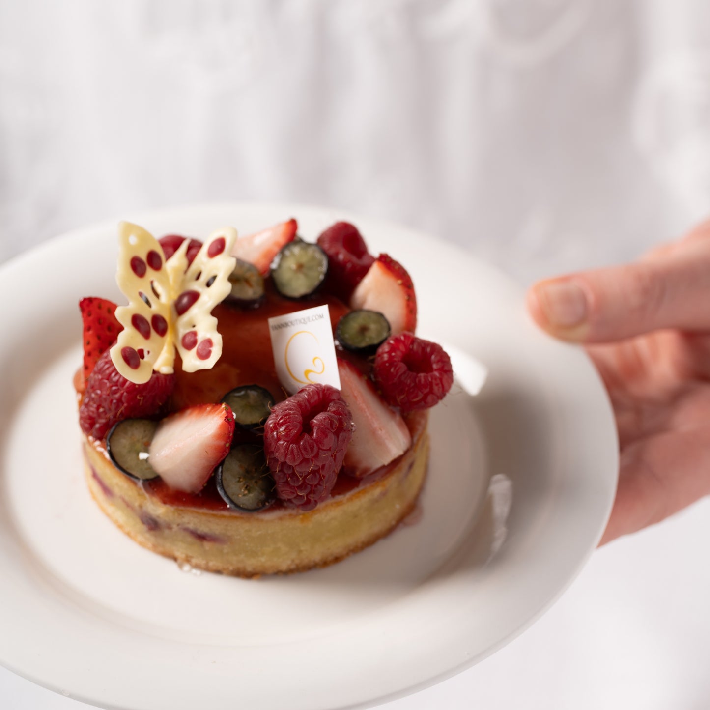 Coeur de Coco Mother’s Day dessert Calgary, raspberry and coconut tart with almond frangipane and crème brûlée, fresh strawberries and raspberries, luxury French pastry by Yann Haute Patisserie, elegant celebration cake YYC