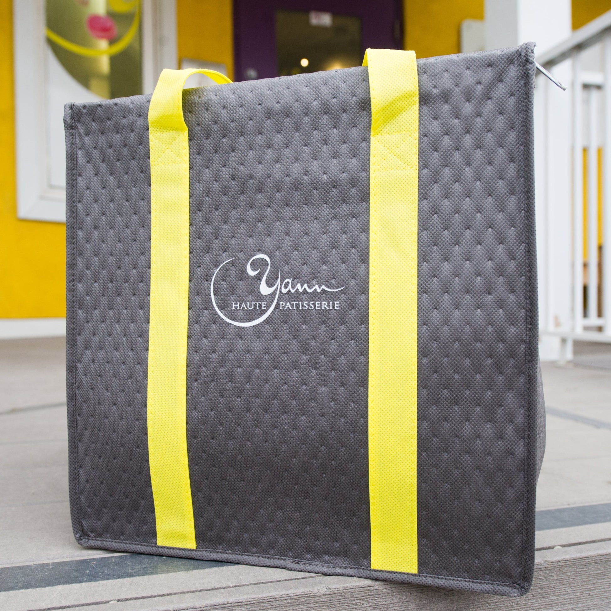 Thermal insulated bag perfect for our forzen to oven croissants, pain au chocolat, bread and brioche. Yann Haute Patisserie authentic French bakery for the best macarons, cakes, chocolate, ice cream, bread from chef Yann Blanchard of the Relais Dessert association!